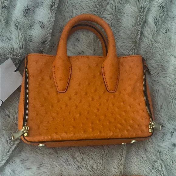 🧡 Adorable DVF Bag!! 🧡 Perfect for Spring!! 🧡 - Picture 5 of 16